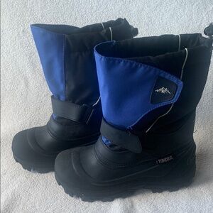 Kids 6 Tundra Black and Blue Snow Boots